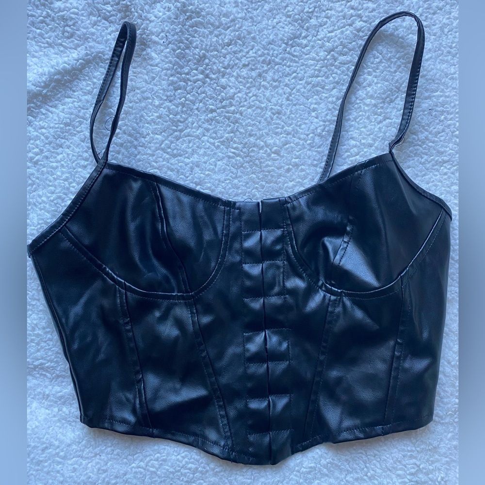 3-item crop top bundle - Picture 4 of 5